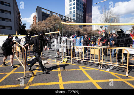 Barcelona, Espanha. 30th Mar, 2019. Hundreds CDR (Committe in Defense of the Republic) are striking again the presence of Vox Spain in Espanya Square, Barcelona, 2019 March 30. Credit: Nicolò Ongaro/FotoArena/Alamy Live News Credit: Foto Arena LTDA/Alamy Live News Stock Photo