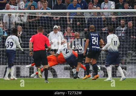 London, UK. 30th March, 2019 Juan Sebastian Veron of Inter Forever scores a goal during the Legends match between Tottenham Hotspur Legends against Inter Milan Legends at White Hart Lane Stadium, London England on 30 March 2019. Credit Action Foto Sport Credit: Action Foto Sport/Alamy Live News Stock Photo