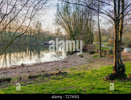 Lakeside view, Ipsley Mill Pond in Redditch, Worcestershire, England ...