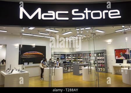 Mac Store Front Window Showroom Selling Apple Brand Electronic Products in Albrook Shopping Mall in Panama City Stock Photo