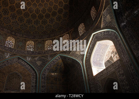 Under the the dome of the Sheikh Lotfollah mosque, Isfahan, Iran. one of the most beautiful mosques in the word and UNESCO World heritages. Stock Photo