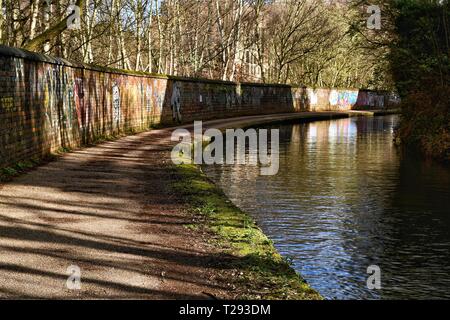 Tow path along the Birmingham and Worcester Canal Stock Photo