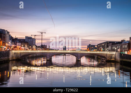 Cork City, Cork, Ireland. 31st March, 2019. A dawn  veiw of the newly refurbished Patrick's Bridge which was recently completed in Cork City, Cork, Ireland. Credit: David Creedon/Alamy Live News Stock Photo