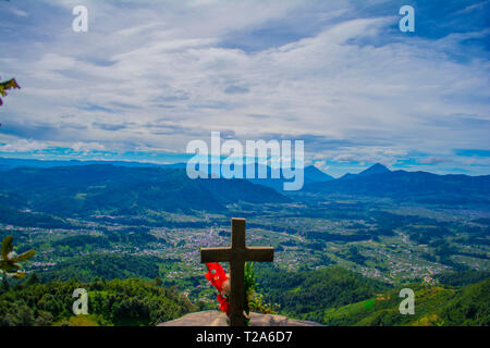 mirador el granizo lugar sagrado por los pueblo mayas en cajola xela, vista al gran valle de los altos xelaju noj . y los municipios montañas volcanes Stock Photo