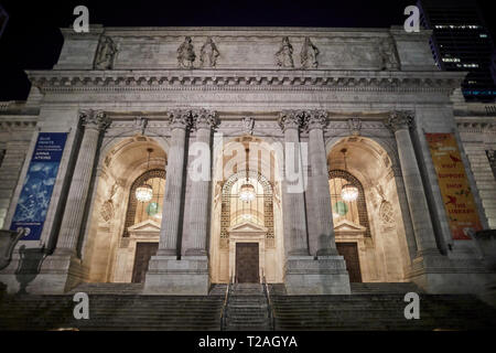 Fifth Avenue in Midtown Manhattan, New York Public Library at Bryant Park main entrance exterior Stock Photo