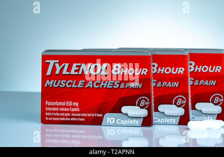 CHONBURI, THAILAND-OCTOBER 27, 2018 : Tylenol 8 hour 650 extended-release caplets in red packaging on gradient background. Drug for relief pain, fever Stock Photo