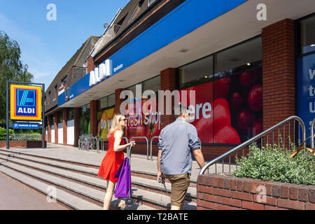 Entrance to Aldi Supermarket, St. Marys Lane, Upminster, London Borough of Havering, Greater London, England, United Kingdom Stock Photo