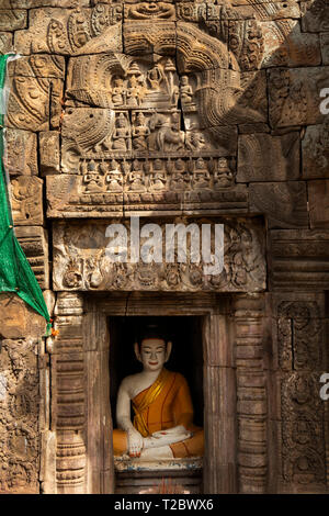 Cambodia, Kampong (Kompong) Cham, Banteay Prei Nokor, historic Wat Nokor temple, carved Buddha in niche Stock Photo