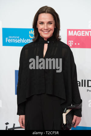 Berlin, Deutschland. 30th Mar, 2019. Actress Desiree NOSBUSCH Red carpet for the Golden Camera 2019 in Berlin, Germany on 30.03.2019. | Usage worldwide Credit: dpa/Alamy Live News Stock Photo