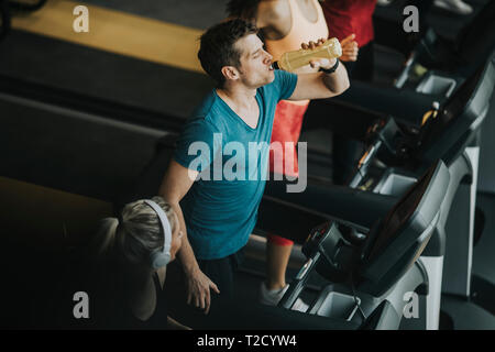 Group of sportive people in a gym taking selfie. Concepts about lifestyle  and sport in fitness club Stock Photo - Alamy