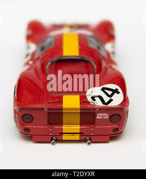 Hornby Scalextric Ferrari 330 P4, No.24, Le Mans 1967 Mairesse-Be