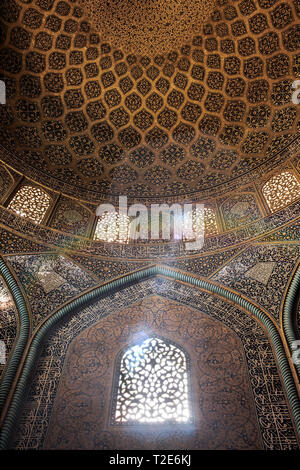 Under the the dome of the Sheikh Lotfollah mosque, Isfahan, Iran. one of the most beautiful mosques in the word and UNESCO World heritages. Stock Photo