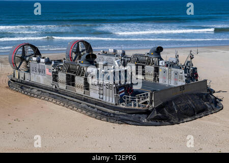 190330-N-NB544-1078 PACIFIC OCEAN (March 30, 2019) Landing craft air cushion 58, assigned to Assault Craft Unit (ACU) 5, prepares to depart after unloading vehicles and Marines assigned to the 11th Marine Expeditionary Unit (MEU). John P. Murtha is underway conducting routine operations as a part of USS Boxer Amphibious Ready Group (ARG) in the eastern Pacific Ocean. (U.S. Navy photo by Mass Communication Specialist 2nd Class Kyle Carlstrom) Stock Photo