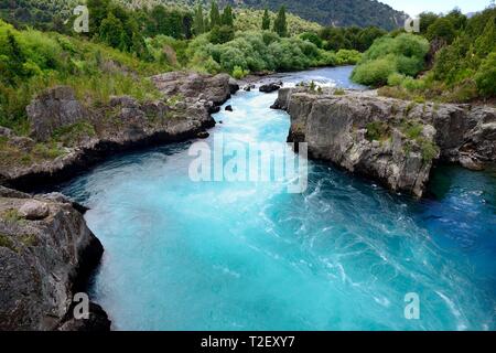 Turquoise water in the gorge of the Rio Futaleufu, region de los Lagos, Patagonia, Chile Stock Photo