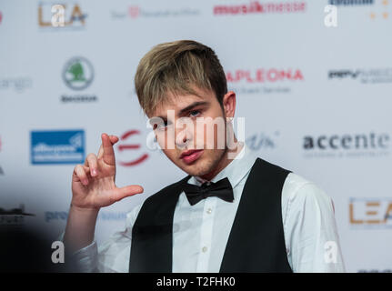 01 April 2019, Hessen, Frankfurt/Main: Mike Singer, singer, is on the red carpet. The German Live Entertainment Award (LEA) honours concert and show organisers, managers, agents and venue operators from German-speaking countries. Photo: Andreas Arnold/dpa Stock Photo
