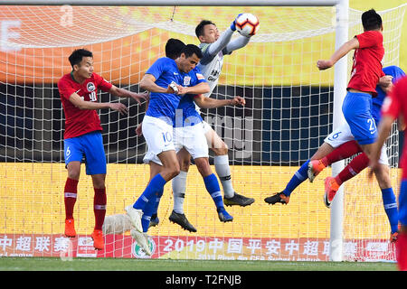 Zhengzhou, China. 31st Mar, 2019. Colombian football player Giovanni Moreno, center, of Shanghai Greenland Shenhua challenges a player of Henan Jianye in their 3rd round match during the 2019 Chinese Football Association Super League (CSL) in Zhengzhou city, central China's Henan province, 31 March 2019. Shanghai Greenland Shenhua defeated Henan Jianye 2-1. Credit: Matt Buxton/Alamy Live News