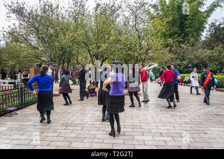 Locals dancing in Green Lake Park, or Cuihu Park, Kunming, Yunnan province, China Stock Photo