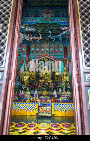 Altar in the Yuantong Temple, the most famous Buddhist temple, first built in 8th century, Kunming, Yunnan province, China Stock Photo