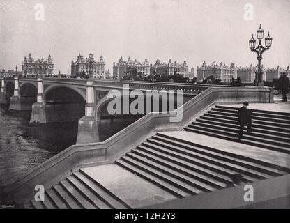 Westminster Bridge - Showing St. Thomas's Hospital Stock Photo