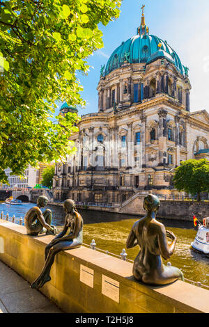 Wilfried Fitzenreiter sculptures by Berlin Cathedral in Berlin, Germany, Europe