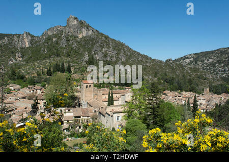 Saint-Guilhem-le-Desert (south of France): General view of the village. Labelled one of the 'Most beautiful Villages of France', the village is on the Stock Photo