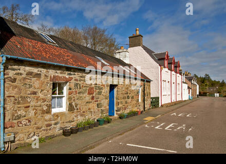 PLOCKTON LOCH CARRON WESTER ROSS SCOTLAND PLOCKTON HOUSES THE OLD AND THE NEW Stock Photo