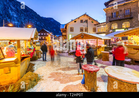 View of Christmas Market stalls at dusk in Campitello di Fassa, Val di Fassa, Trentino, Italy, Europe Stock Photo