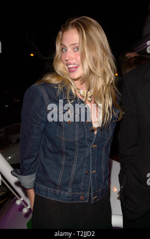 Estella warren 2000 hi-res stock photography and images - Alamy
