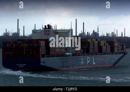 arrives,in,hail,storm,Container Ship,APL,New York,Fawley,Oil,Refinery,The Solent,Southampton,Port,Terminal,Cowes,isle of Wight,England,UK, Stock Photo