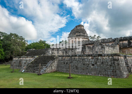 Mayan observatory El Caracol ruin at Chichen Itza, Yucatan, Mexico Stock Photo