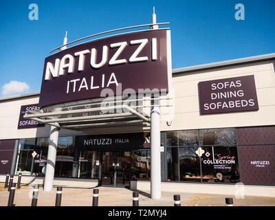 Natuzzi Italia, Forbury Retail Park, Reading, Berkshire, England, UK, GB. Stock Photo