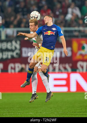 Augsburg, Germany. 02nd Apr, 2019. Andre HAHN, FCA 28 compete for the ball, tackling, duel, header, zweikampf, action, fight against Diego DEMME, RB Leipzig 31 FC AUGSBURG - RB LEIPZIG 1-2 n.V. DFB-Pokal, German Football Trophy, Augsburg, April 02, 2019 Season 2018/2019, Red Bull, Soccer, Credit: Peter Schatz/Alamy Live News Stock Photo