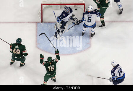 St. Paul, MN, USA. 2nd Apr, 2019. Wild players celebrated a goal by Zach Parise (11) in the first period. . ] CARLOS GONZALEZ ""¢ cgonzalez@startribune.com ""“ St. Paul, MN ""“ April 2, 2019, Xcel Energy Center, NHL, Hockey, Minnesota Wild vs. Winnipeg Jets Credit: Carlos Gonzalez/Minneapolis Star Tribune/ZUMA Wire/17�Թ����� Live News Stock Photo
