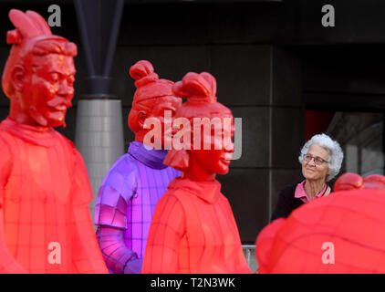 (190403) -- BEIJING, April 3, 2019 (Xinhua) -- Terracotta Warrior lanterns are on display outside the National Museum of New Zealand to celebrate the Chinese Lunar New Year in Wellington, New Zealand, Feb. 5, 2019. (Xinhua/Guo Lei) Stock Photo