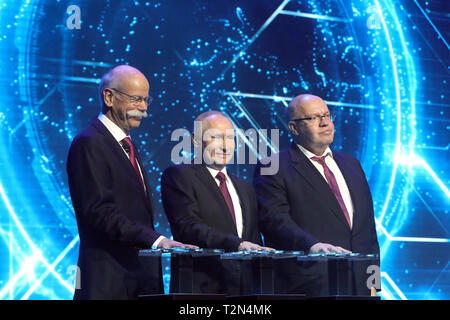 Yesipovo, Russian Federation. 03rd Apr, 2019. German Finance Minister Peter Altmaier (right), Russian President Vladimir Putin (center), and Daimler Chairman Dieter Zetsche (left) inaugurate the first Mercedes-Benz plant in Russia. ATTENTION EDITORS: For editorial use only in connection with this notice and mentioning the source. Credit: Kremlin/dpa - ACHTUNG: Nur zur redaktionellen Verwendung und nur vollständiger Nennung des vorstehenden Credits/dpa/Alamy Live News Stock Photo