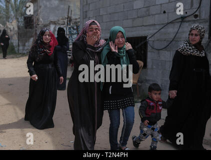 April 3, 2019 - Gaza, khan younis, Palestine - Relatives of the deceased are seen mourning during the funeral ceremony of Faris Abu Hijras, 26, who was killed by Israeli troops east of Khuza'a near the Israeli-Gaza border during the Palestinian Land Day demonstrations. (Credit Image: © Yousef Masoud/SOPA Images via ZUMA Wire) Stock Photo