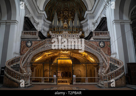 Napoli, basilica di Santa Maria della Sanità, ingresso alla Cripta e alle Catacombe di San Gaudioso Stock Photo