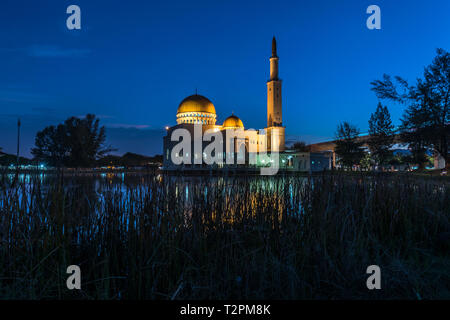Puchong Mosque scenery before sunrise, blue hour, reflection Stock Photo