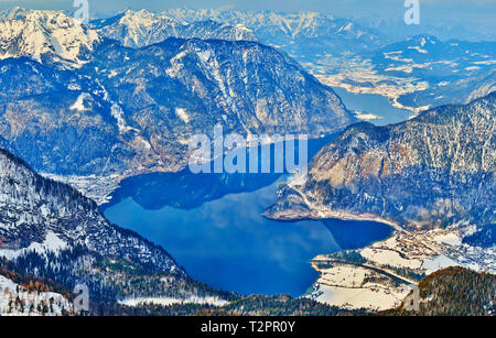 Hallstatter see is one of the most beautiful lakes of Salzkammergut , it's surrounded by the steep slopes of Dachstein Alps, Austria. Stock Photo