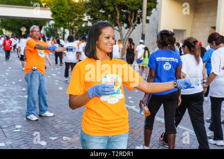 Miami Florida,Bayfront Park,Mercedes Benz Miami Corporate Run,community charity runners,walkers,employee employees working job,co workers,water statio Stock Photo