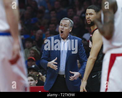 Los Angeles, California, USA. 3rd Apr, 2019. Houston Rockets head coach Mike D'Antoni reacts to a call during an NBA basketball game between Los Angeles Clippers and Houston Rockets, Wednesday, April 3, 2019, in Los Angeles. Credit: Ringo Chiu/ZUMA Wire/Alamy Live News Stock Photo