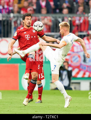 Munich, Germany. 03rd Apr, 2019. Mats HUMMELS, FCB 5 compete for the ball, tackling, duel, header, zweikampf, action, fight against Marc SCHNATTERER, HDH7 FC BAYERN MUNICH - 1.FC HEIDENHEIM DFB-Pokal, German Football Trophy, Munich, April 03, 2019 Season 2018/2019, Soccer, München Credit: Peter Schatz/Alamy Live News Stock Photo