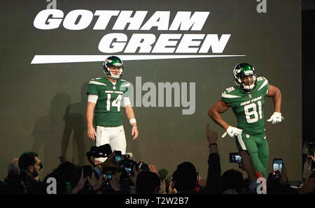 New York, New York, USA. 4th Apr, 2019. New York Jets quarterback Sam Darnold (14) and wide receiver Quincy Enunwa (81) unveil their new uniforms in Gotham Green colors Thursday, April. 4, 2019, at Gotham Hall in New York City. The NFL Football team is scheduled to wear the uniforms during the regular season. Duncan Williams/CSM/Alamy Live News Stock Photo