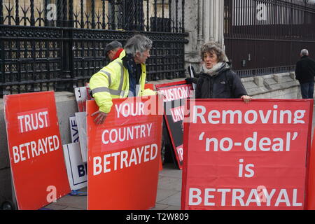 Small numbers of EU and Brexit supporters voice their support at the House of Parliament in Westminster, London, UK. 4th April 2019 Stock Photo