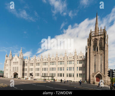 Marischal College one of the largest granite buildings in the world. Previously part of Aberdeen University now headquarters for Aberdeen City Council Stock Photo