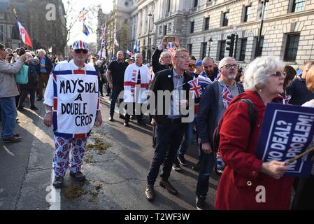 *** FRANCE OUT / NO SALES TO FRENCH MEDIA *** March 29, 2019 - London, United Kingdom: Thousands of Brexit supporters rally outside the British parliament to protest against 'Brexit betrayal' on the day the UK was originally due to leave the European Union. Stock Photo
