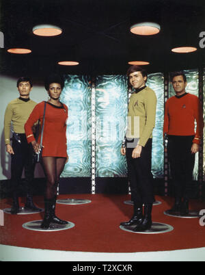 GEORGE TAKEI, NICHELLE NICHOLS, WALTER KOENIG, JAMES DOOHAN, STAR TREK, 1966 Stock Photo