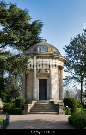 Jephson Memorial in Jephson Gardens in the spring. Leamington Spa, Warwickshire, England Stock Photo