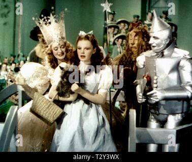 RAY BOLGER, BILLY BURKE, JUDY GARLAND, BERT LAHR, JACK HALEY, THE WIZARD OF OZ, 1939 Stock Photo