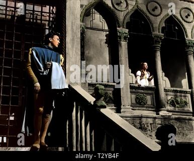 LAURENCE HARVEY, SUSAN SHENTALL, ROMEO AND JULIET, 1954 Stock Photo